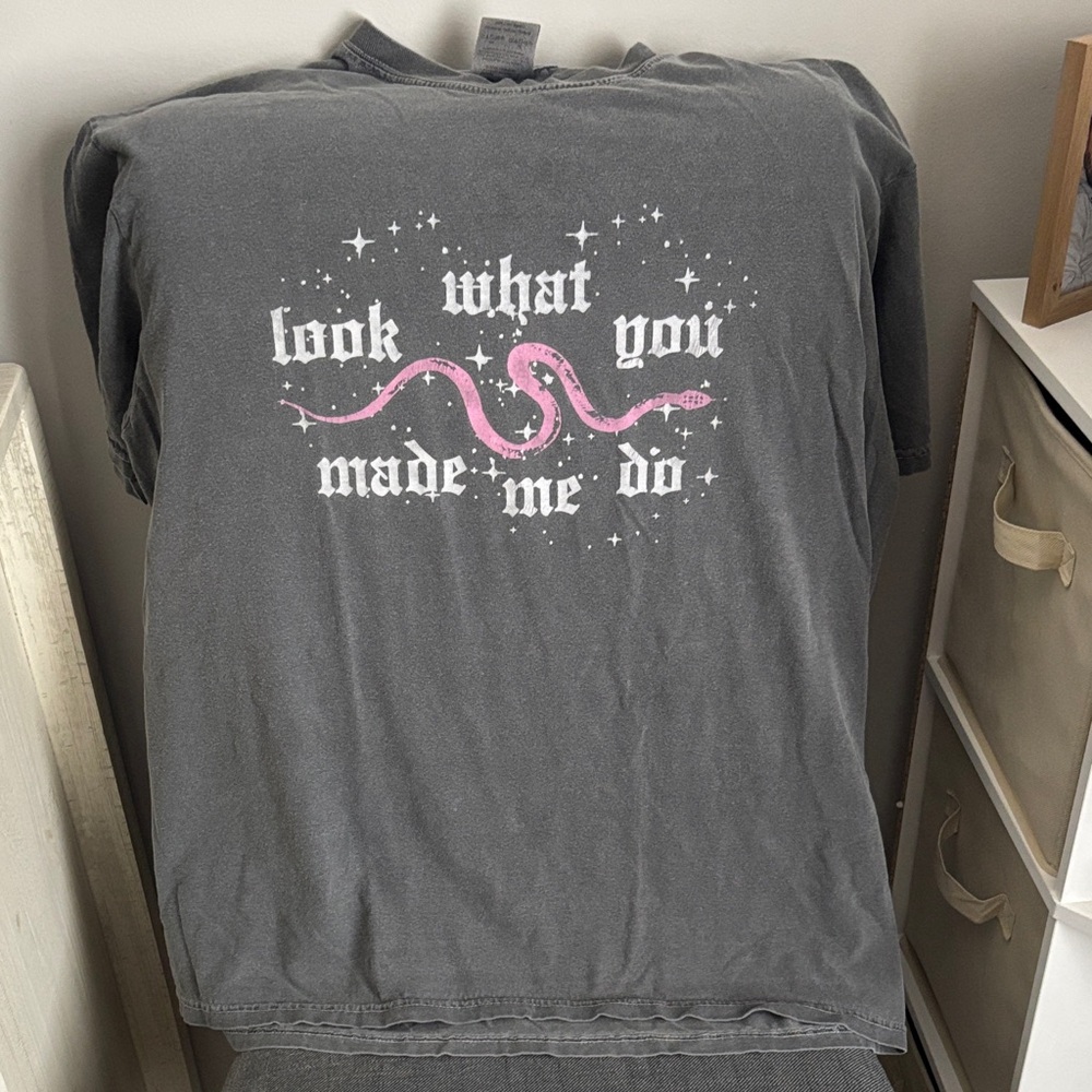 Reputation Taylor Swift Gray T-Shirt with Pink Snake Graphic